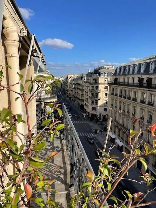Montaigne Champs-elysees