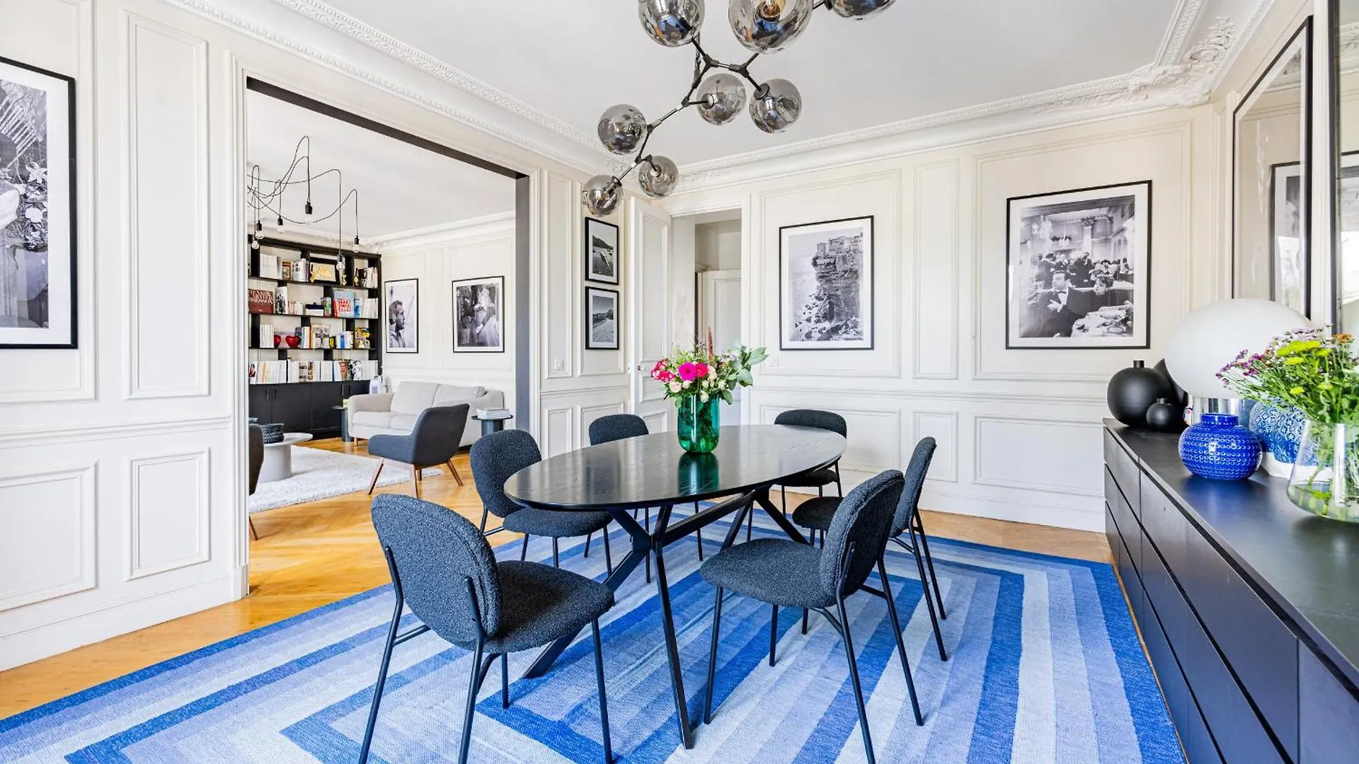 Montaigne Champs-elysees Apartment