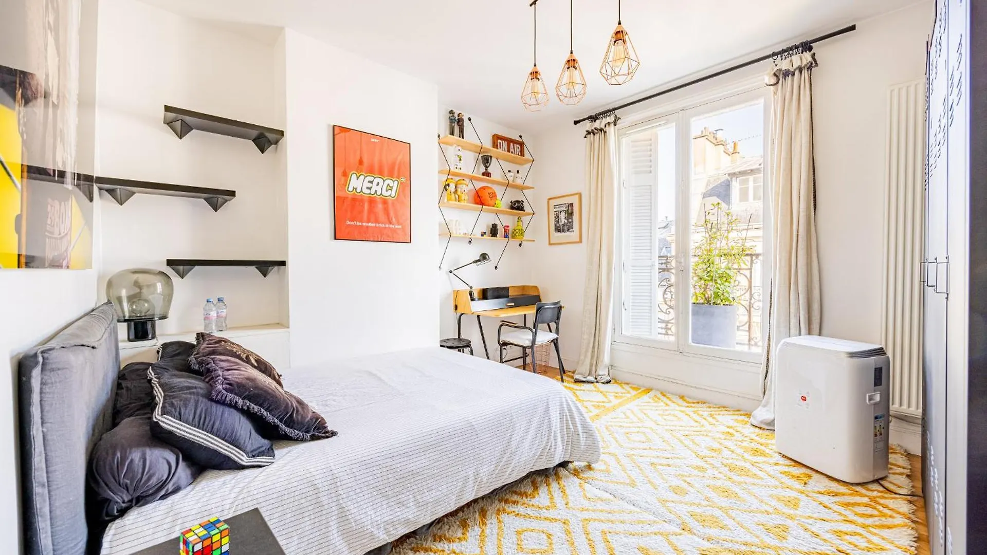 Montaigne Champs-elysees Apartment Paris