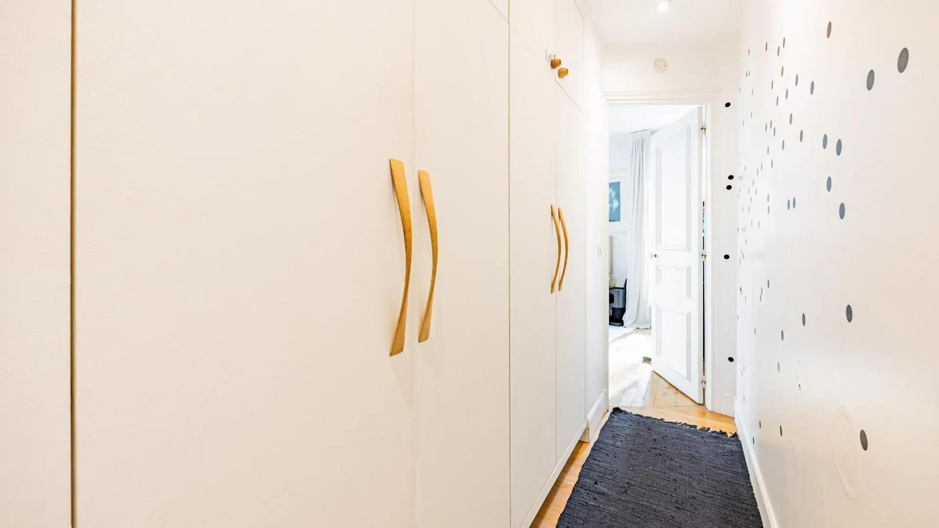 Apartment Montaigne Champs-elysees *